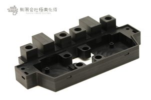 樹脂加工　プラスチック加工　ポリカーボネート（黒）　大阪　コストダウン PC黒